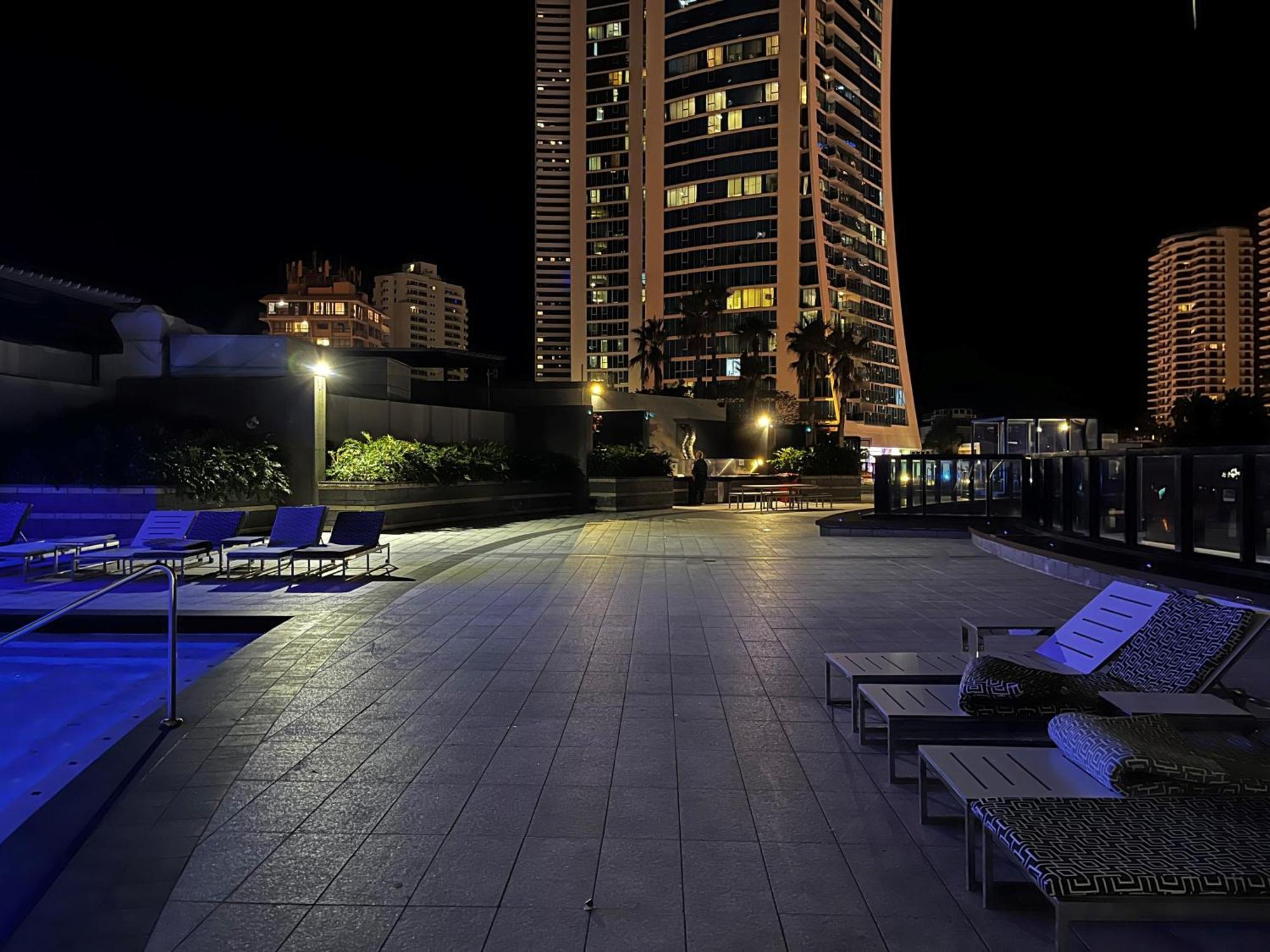Circle On Cavil Holidays Gold Coast Exterior foto