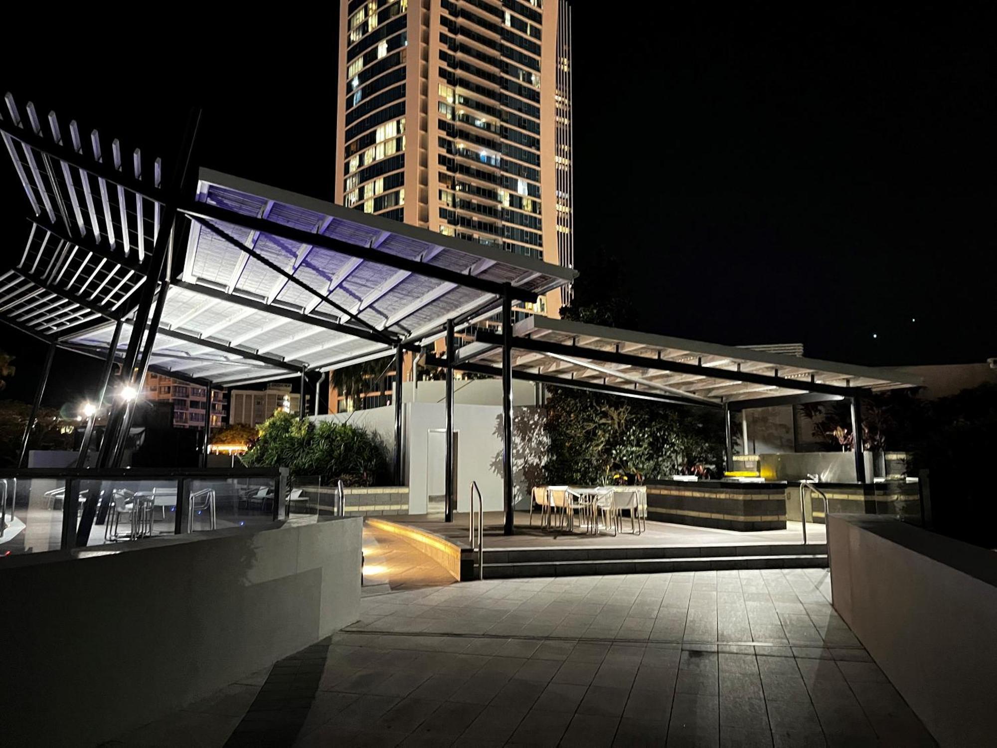 Circle On Cavil Holidays Gold Coast Exterior foto