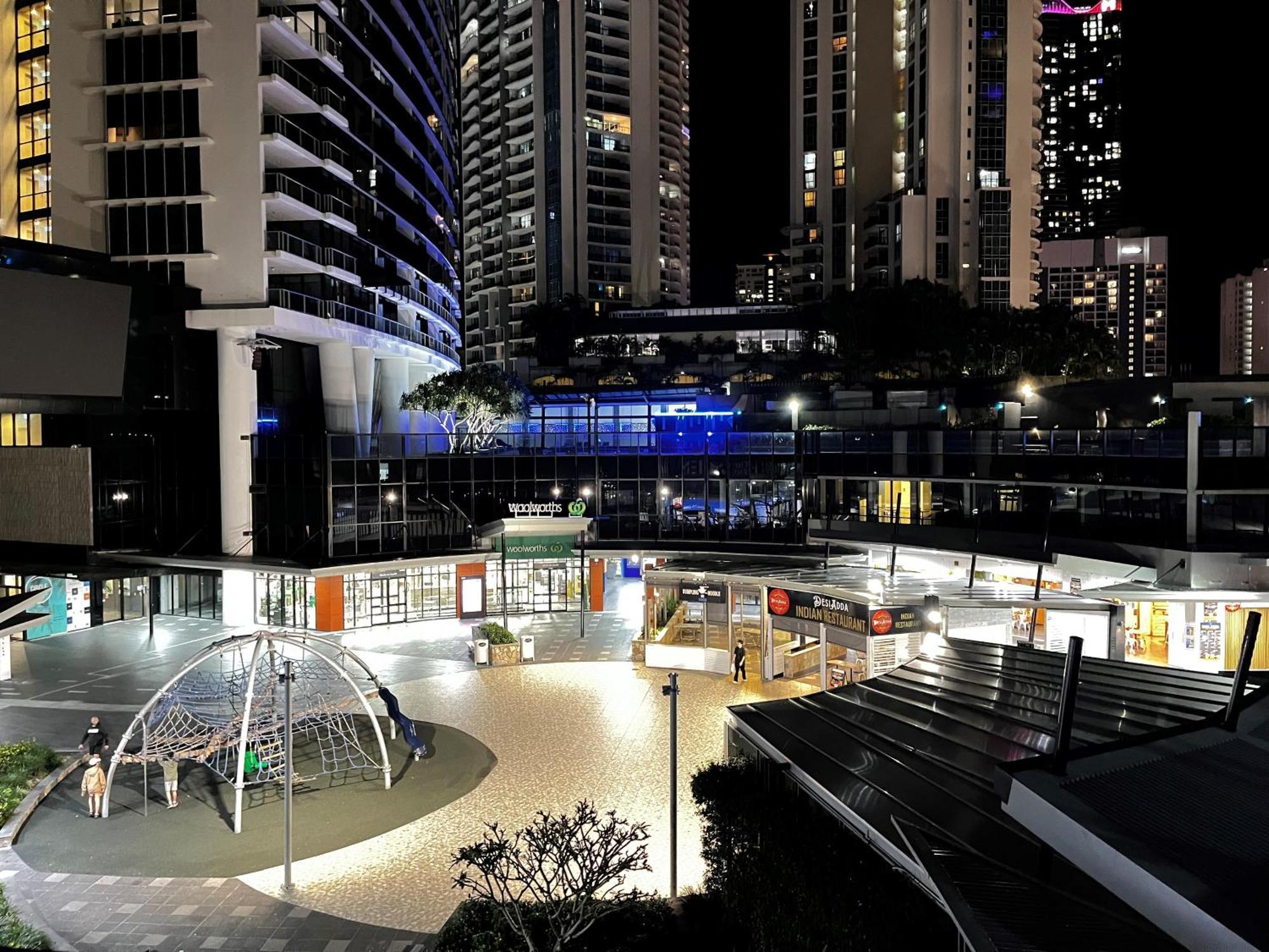 Circle On Cavil Holidays Gold Coast Exterior foto